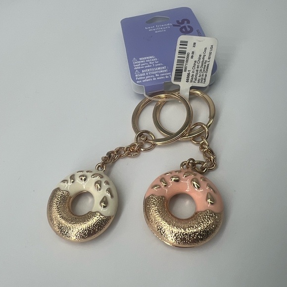 Best Friends donuts keychain Claire’s new pink and white doughnut keychains BFF - Picture 1 of 7